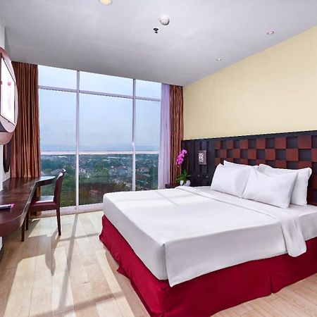 Grand Orchid Hotel Yogyakarta Maguwo Exterior photo