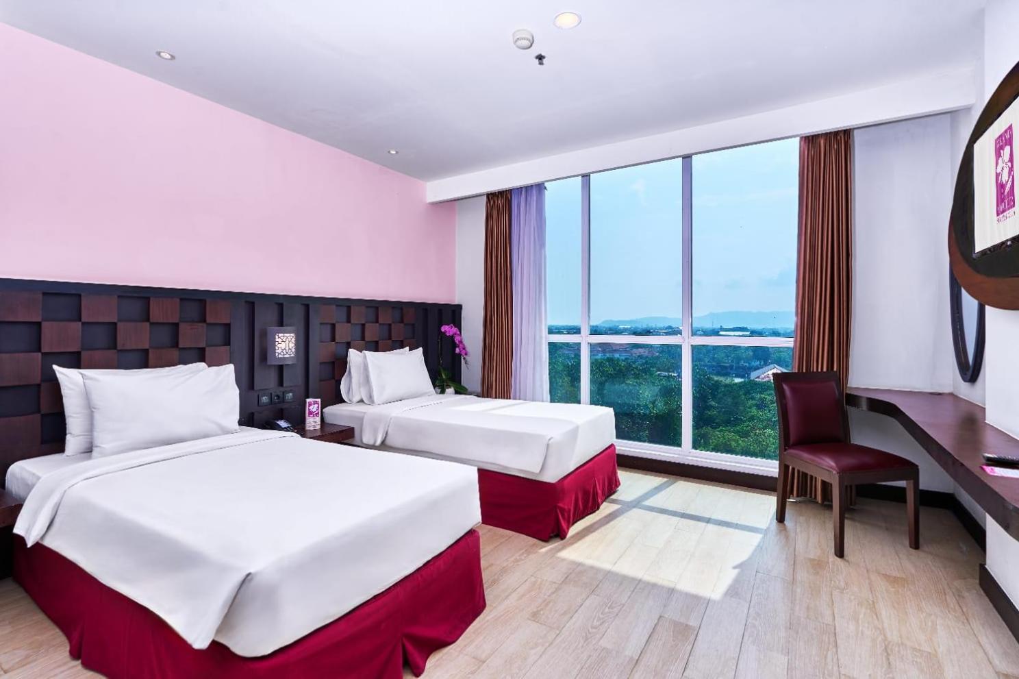 Grand Orchid Hotel Yogyakarta Maguwo Exterior photo