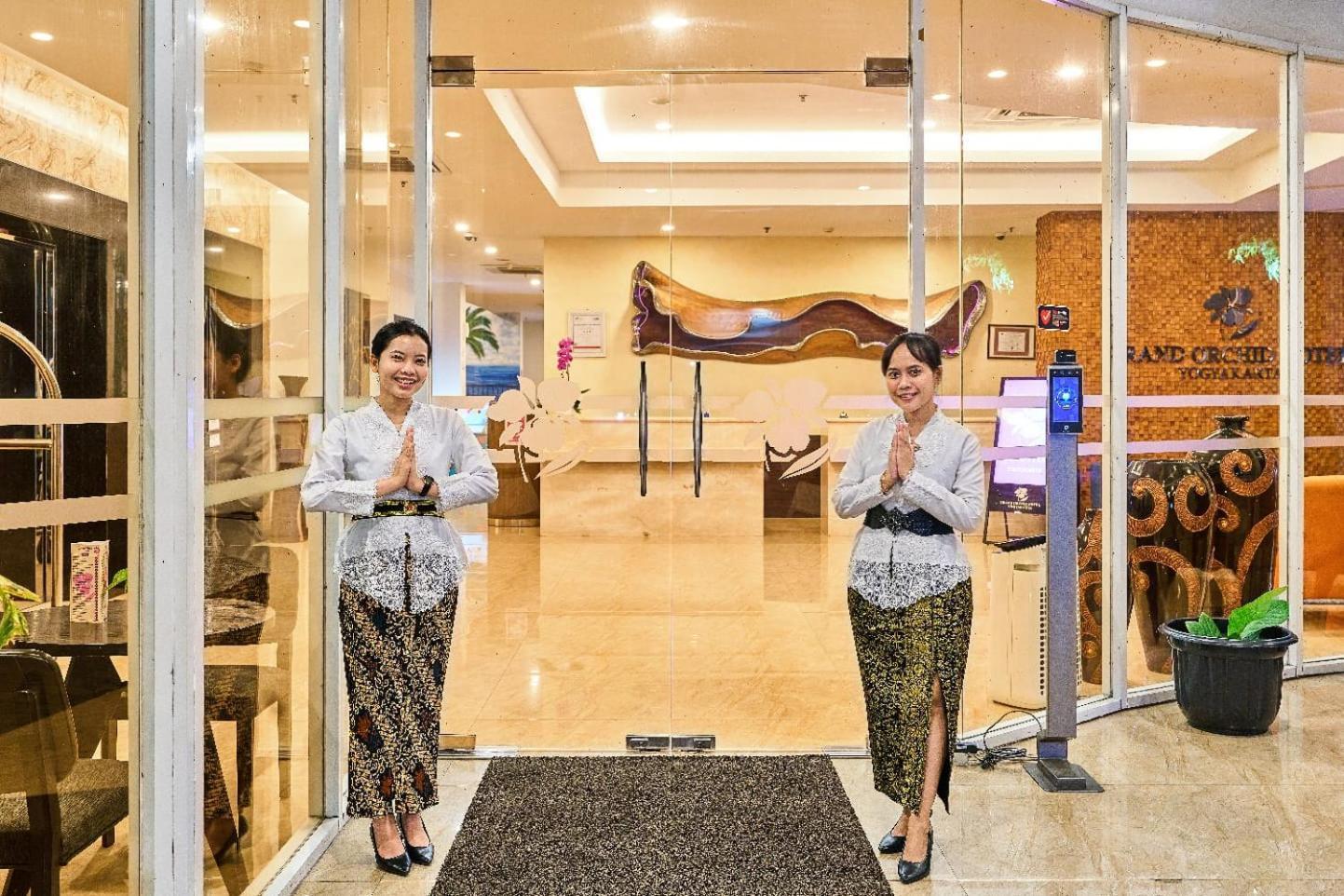 Grand Orchid Hotel Yogyakarta Maguwo Exterior photo