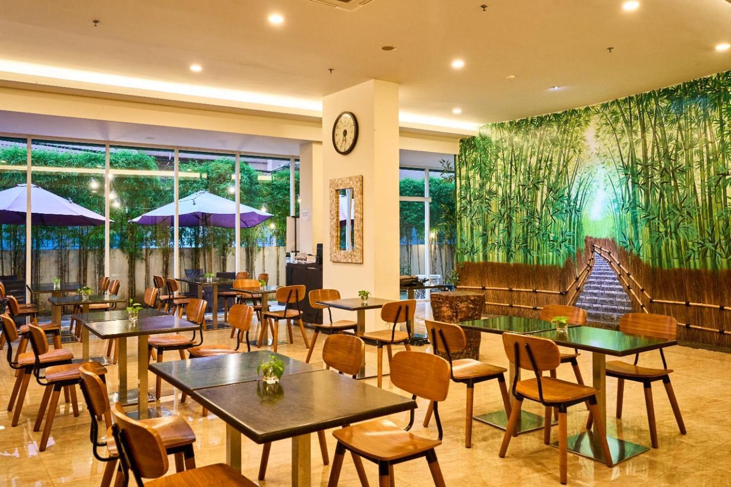Grand Orchid Hotel Yogyakarta Maguwo Exterior photo