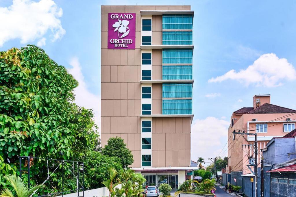 Grand Orchid Hotel Yogyakarta Maguwo Exterior photo