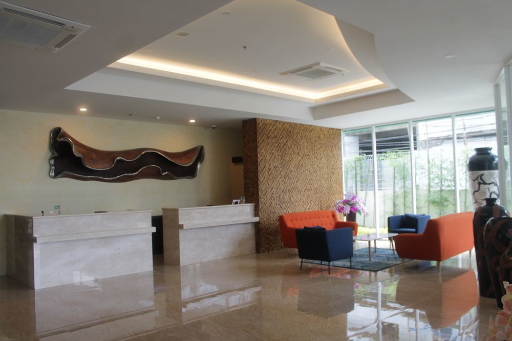 Grand Orchid Hotel Yogyakarta Maguwo Exterior photo