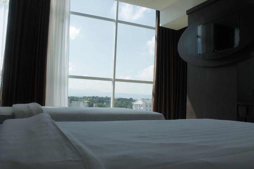 Grand Orchid Hotel Yogyakarta Maguwo Exterior photo