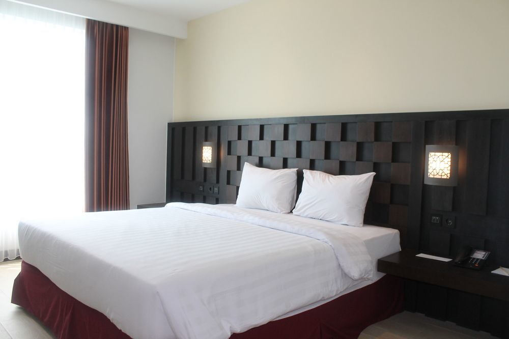 Grand Orchid Hotel Yogyakarta Maguwo Exterior photo